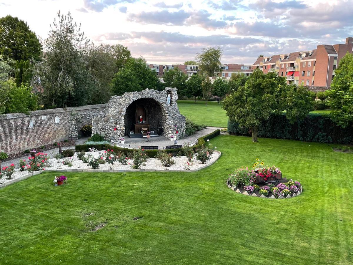 B&B Maria Hart Weert Εξωτερικό φωτογραφία