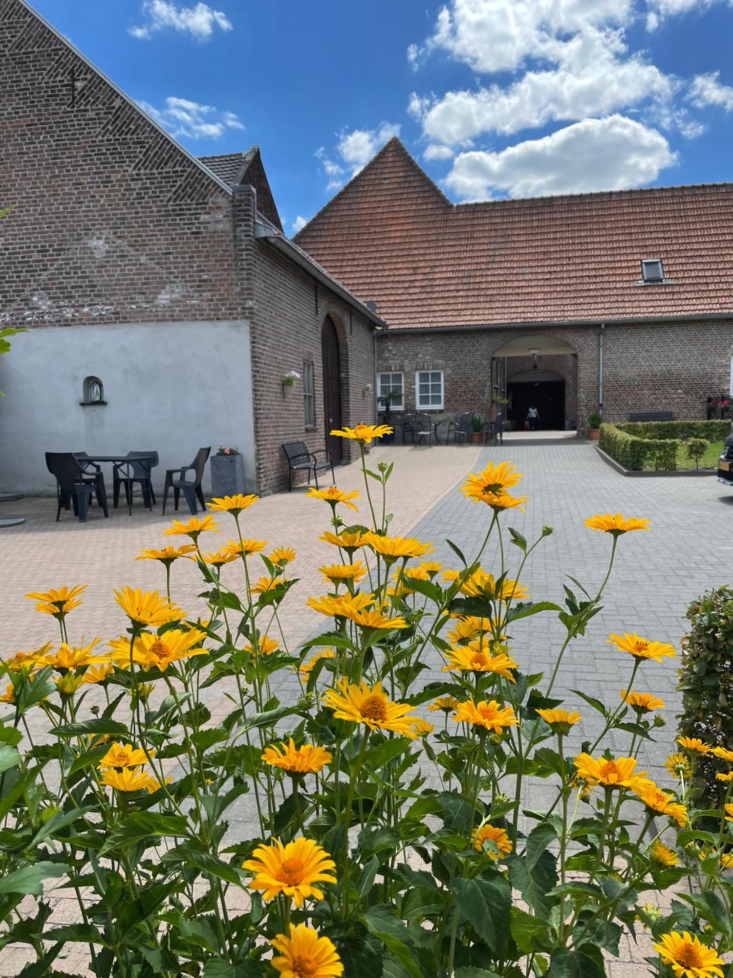 B&B Maria Hart Weert Εξωτερικό φωτογραφία